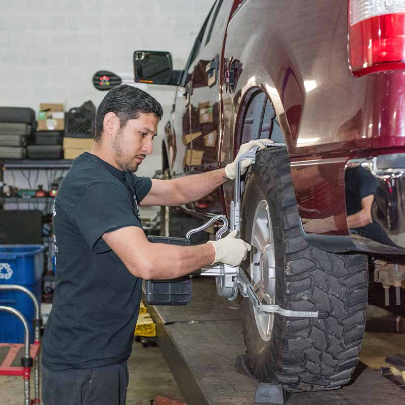 Mechanic tires rotation service